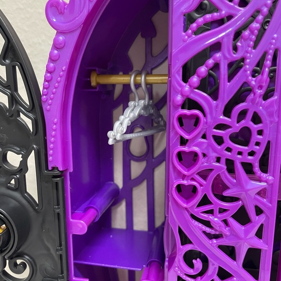 Monster High Skulltimate Secrets Clawdeen Wolf’s Closet - Picture 5 of 8